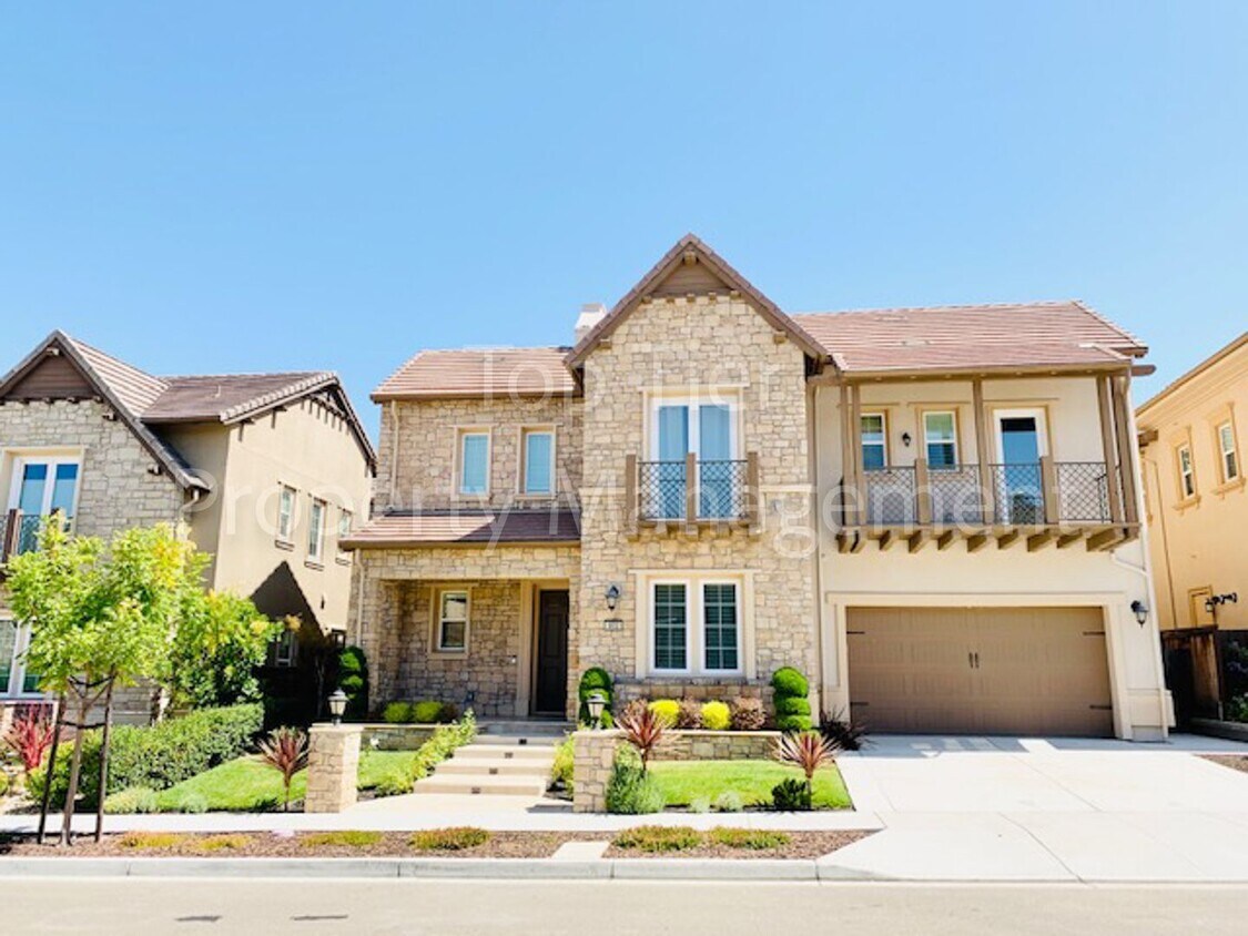 Primary Photo - Stunning 5 Bd/5.5 Ba, 4825 sf single-famil...
