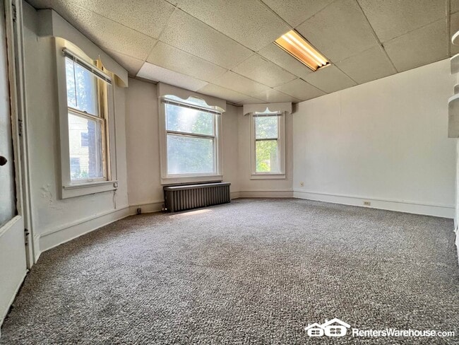 Building Photo - 1326 E 9th St