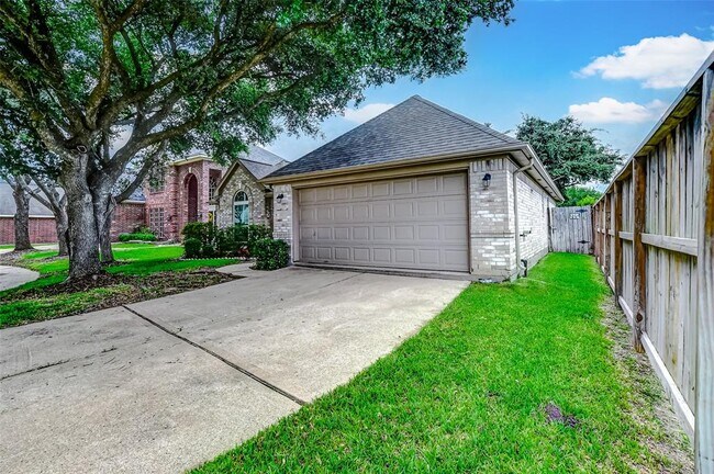 Foto del edificio - 7039 Clustering Oak Ct