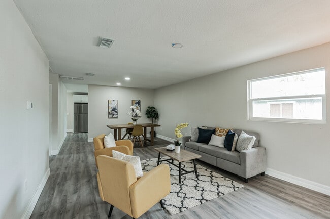 Building Photo - 224 Singleton Ave