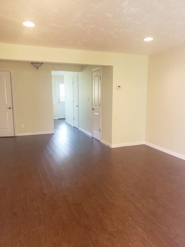 Foto del edificio - Cute 2 bedroom 1.5 bath Condo in Ashland!!