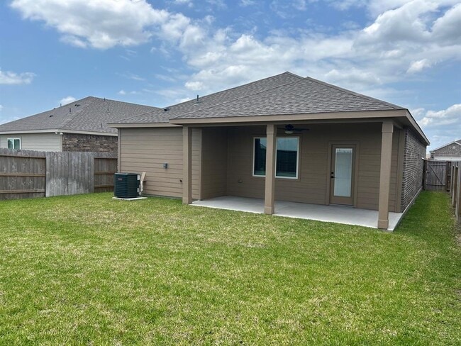 Building Photo - 1110 Whispering Winds Dr