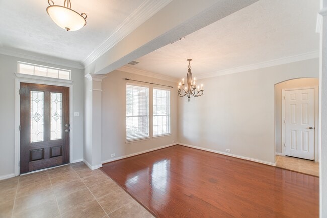 Building Photo - 9402 Empress Crossing Dr