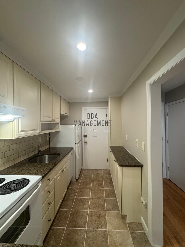Foto del edificio - 28 Brentwood St