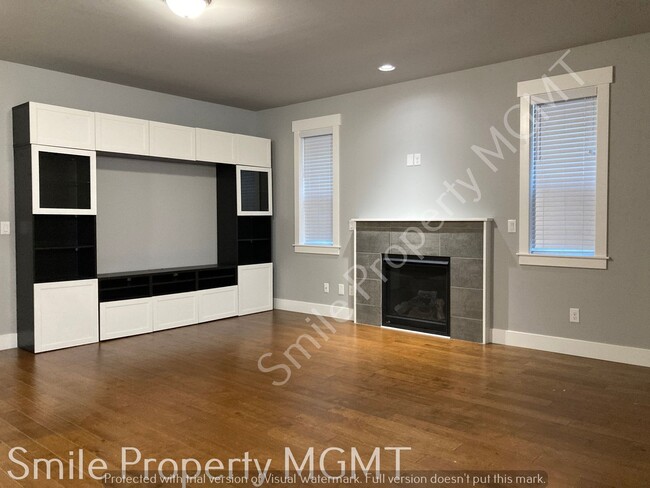 Building Photo - A nice house with 5 beds rooms and 3 baths.