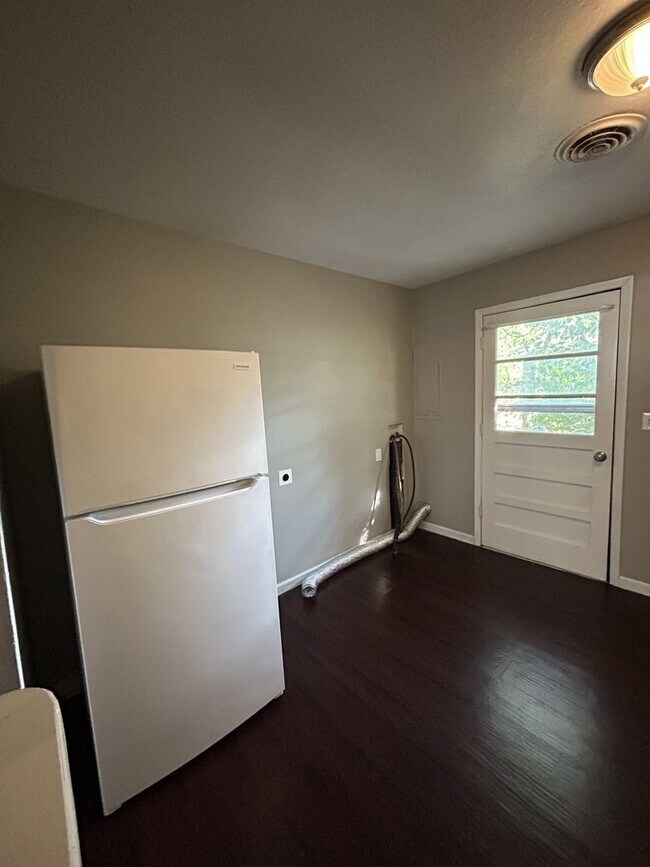 Foto del edificio - 1303 E 9th St