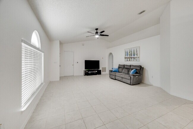 Foto del edificio - 3BR/2BA single-family home in gated community