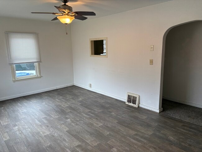 Building Photo - 804 College Ave