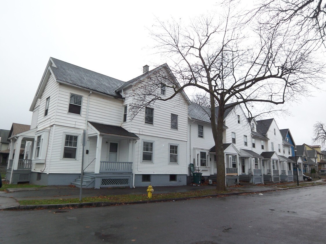 Primary Photo - 121-127 Lenox St