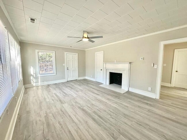 Photo - 1827 McLean Rd House