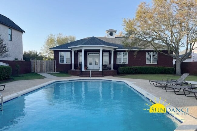 Building Photo - Stunning Solar-Powered 4-Bedroom Home in G...