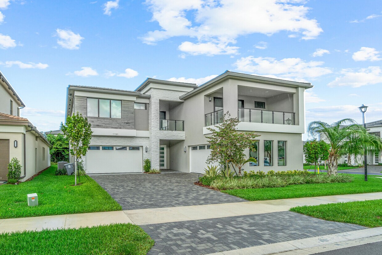 Foto principal - 17081 Five Waters Ave