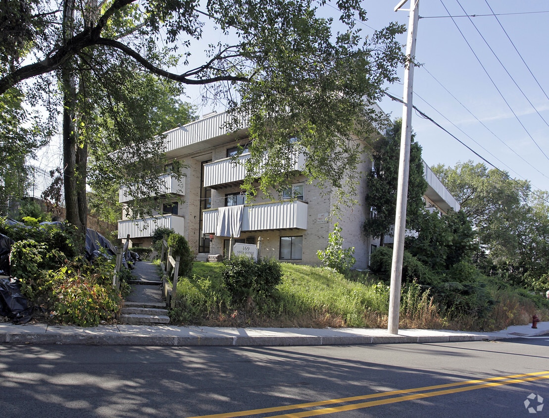Building Photo - 169 Aiken Ave