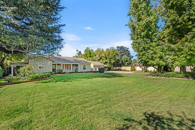 Foto del edificio - 8757 Encino Ave
