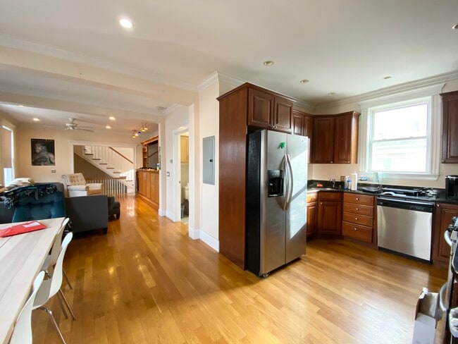 Foto del edificio - 27 Spring Garden St