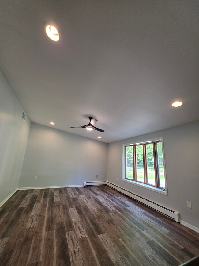 Building Photo - 375 Hauxwell Dr