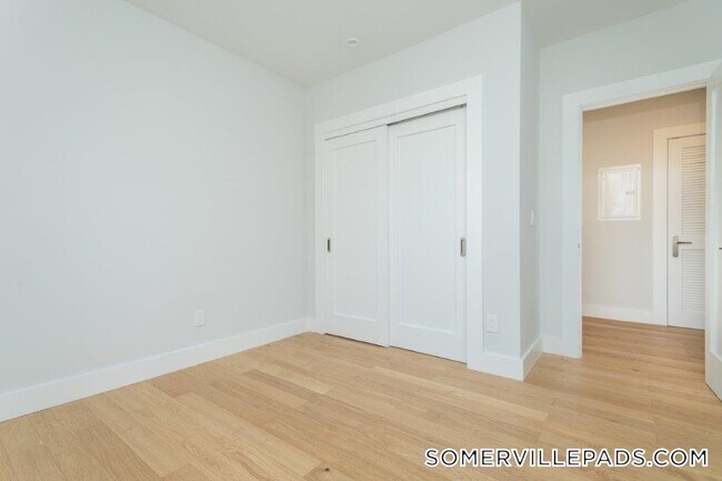 Building Photo - 123 Highland Ave