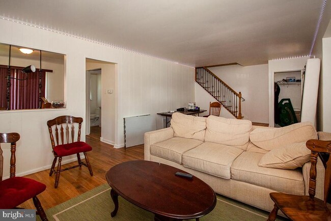 Foto del edificio - 10 Sherwood Ln