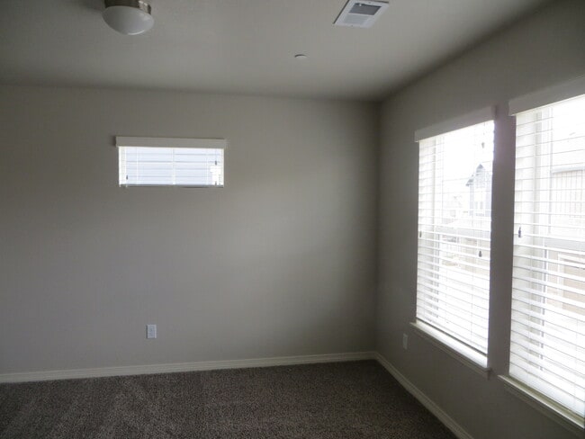 Bedroom - 3860 Manhattan Avenue