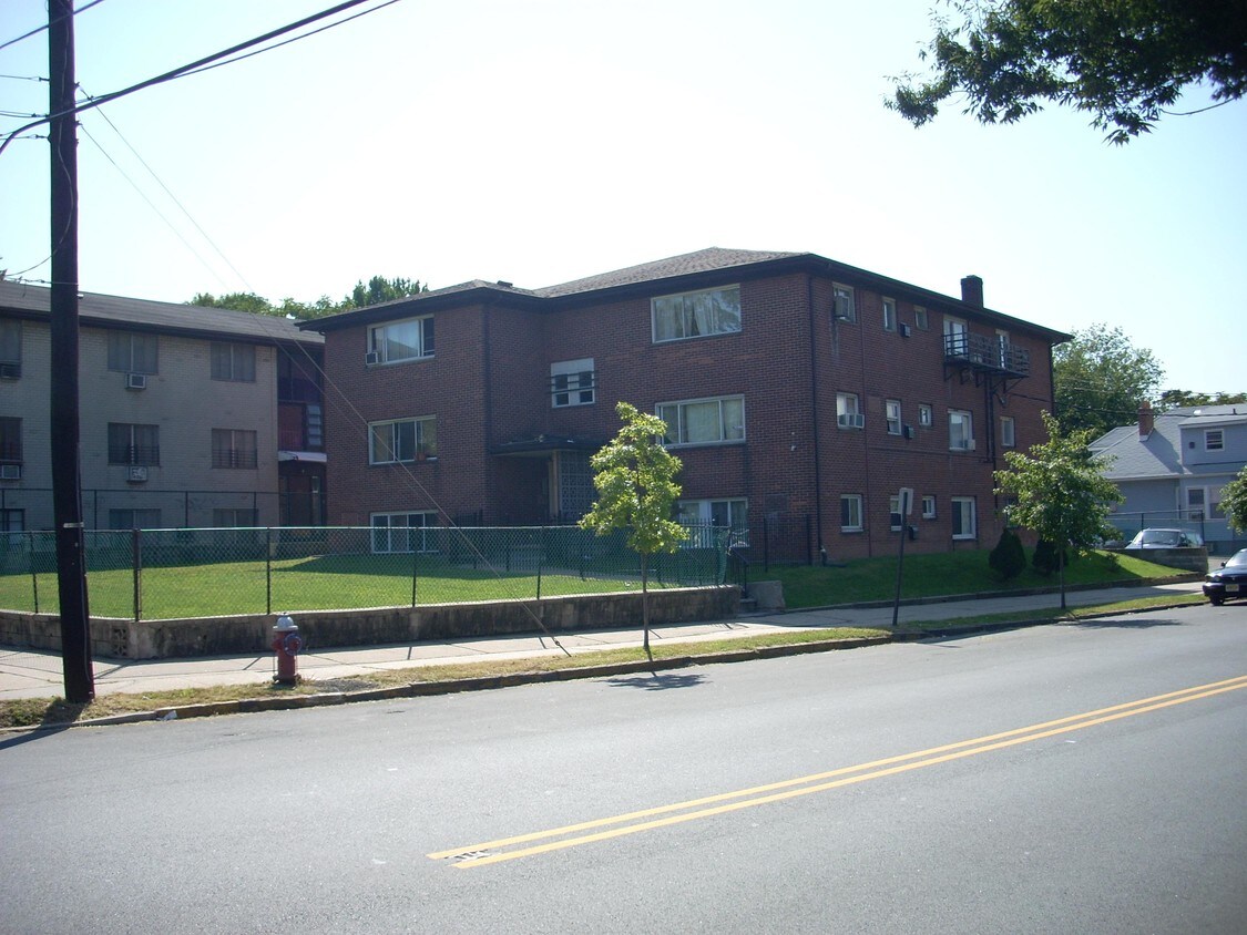 Photo - 158-160 Dehart Pl