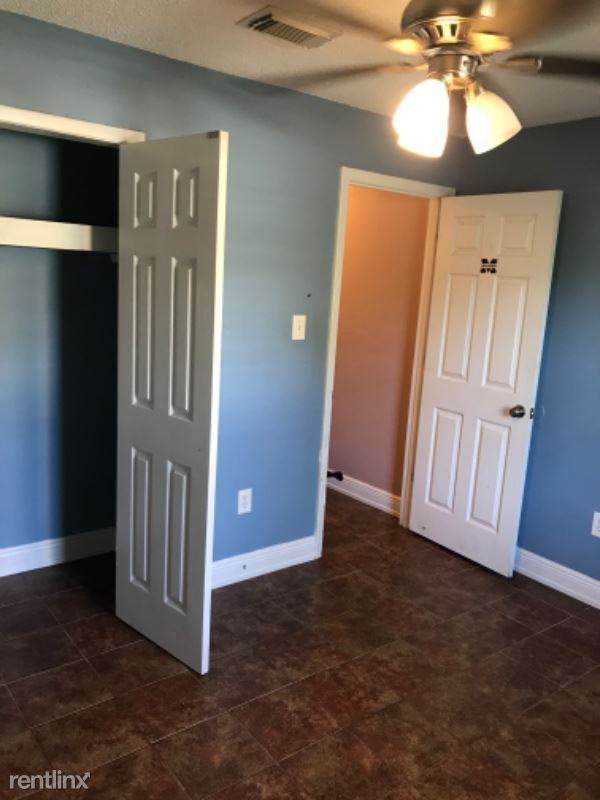 Building Photo - 2 br, 1 bath Apartment - 3403B 54th Ave