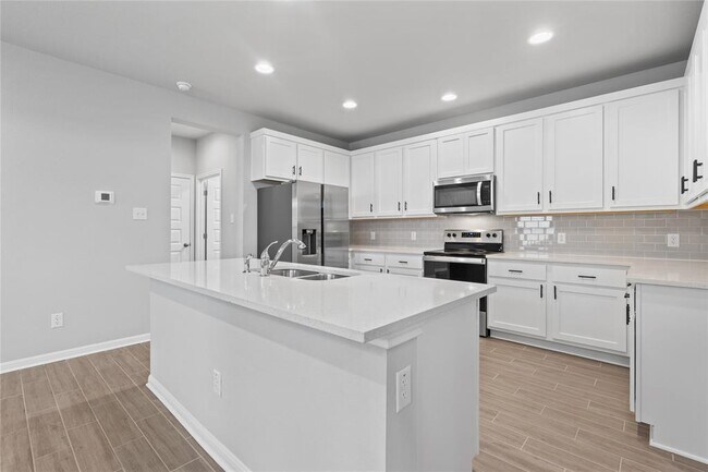 Building Photo - 233 Kellys Heroes Way