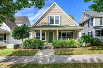 Building Photo - 4 Aisha St Building Photo - 4 Aisha St