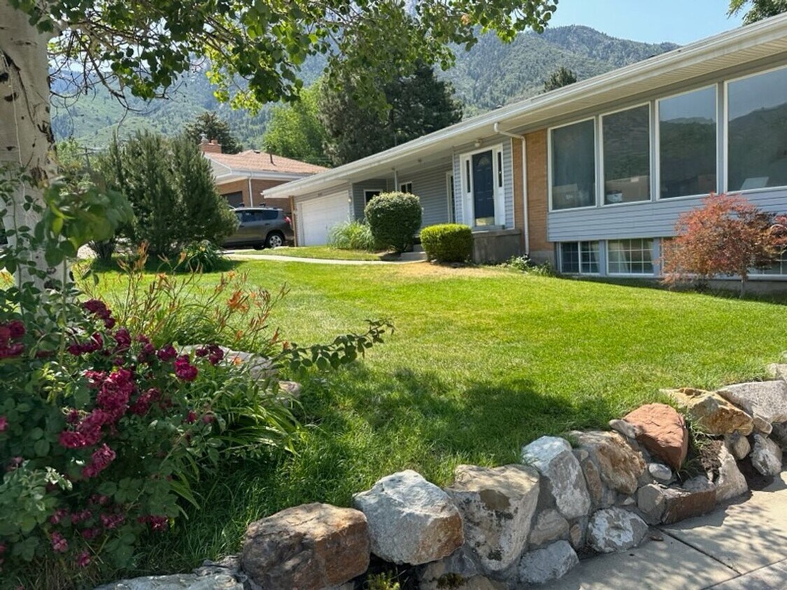 Primary Photo - Olympus Cove Five Bedroom Rambler; Amazing...