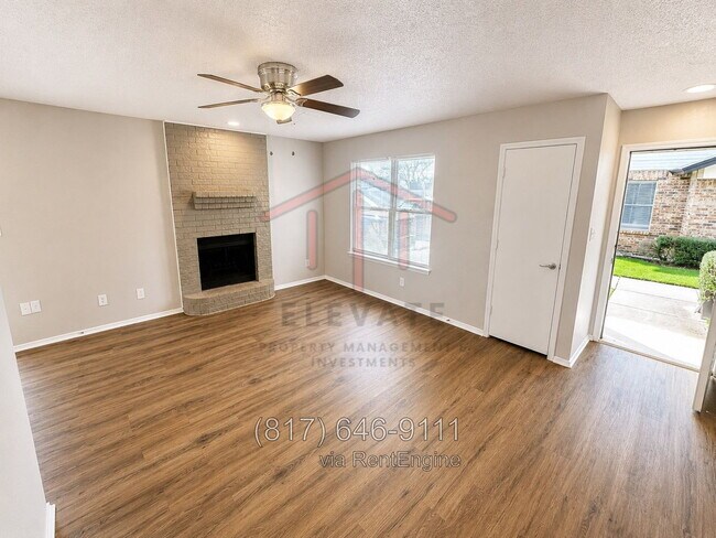 Foto del edificio - 5912 Holiday Ln