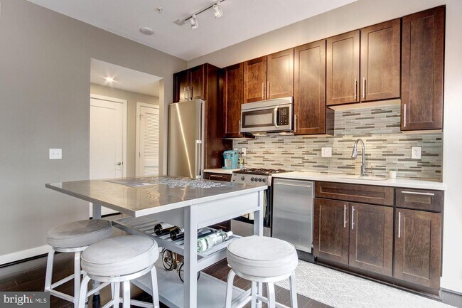 Foto del edificio - 1320 Fenwick Ln