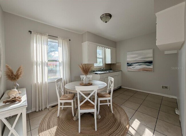 Building Photo - 900 40th St S