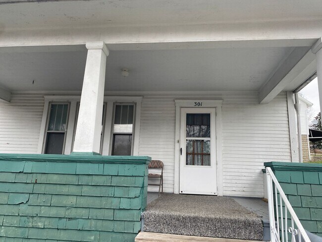 Foto del edificio - Downtown - 3 Bedroom House - Available 05/...