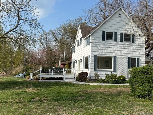 Building Photo - 329 Centre Island Rd