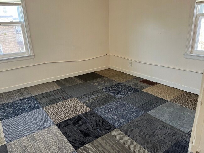 Building Photo - 115 Parkside Ave