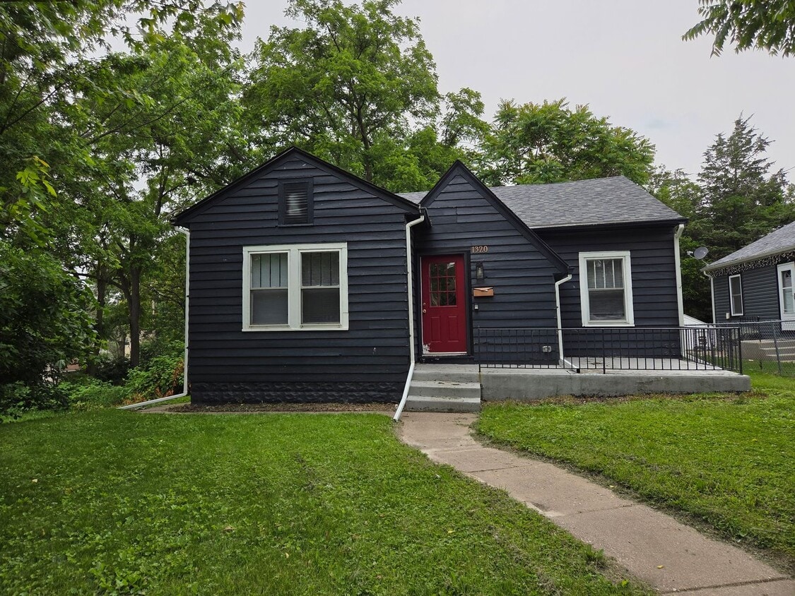 Primary Photo - Lovely 3 BR, 1 BA home!