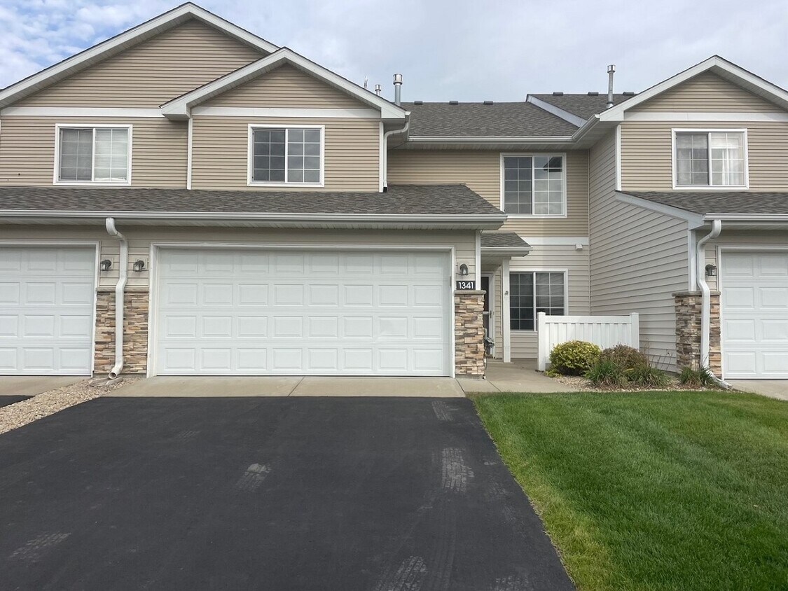 Foto principal - 1341 Greenleaf Ln