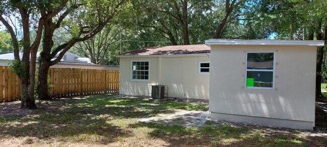 Building Photo - 1719 E River Cove St