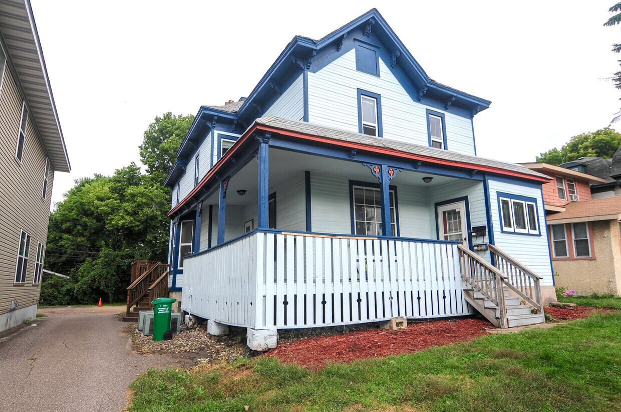 Primary Photo - 1015 13th Ave SE