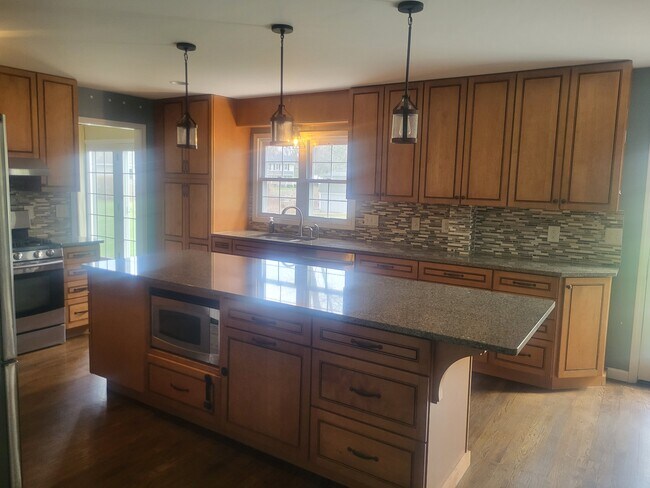 Foto del edificio - 520 Meadowbrook Dr