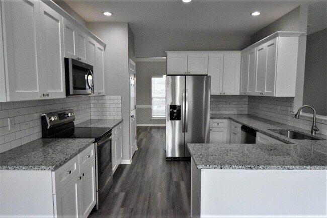 Building Photo - 6271 Glen Way Dr