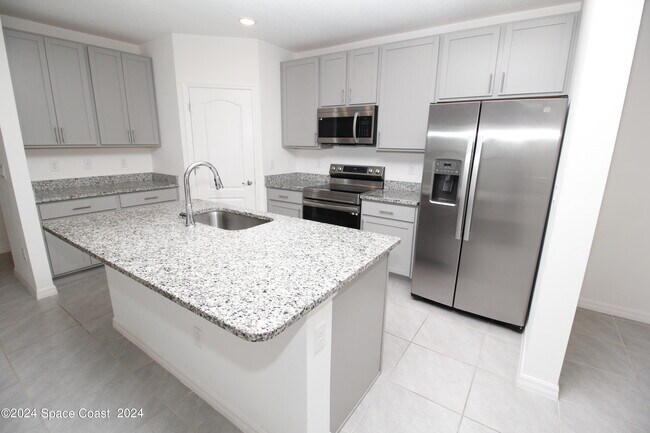 Building Photo - 1008 Canfield Cir