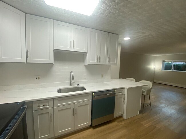 Building Photo - 1409 River St
