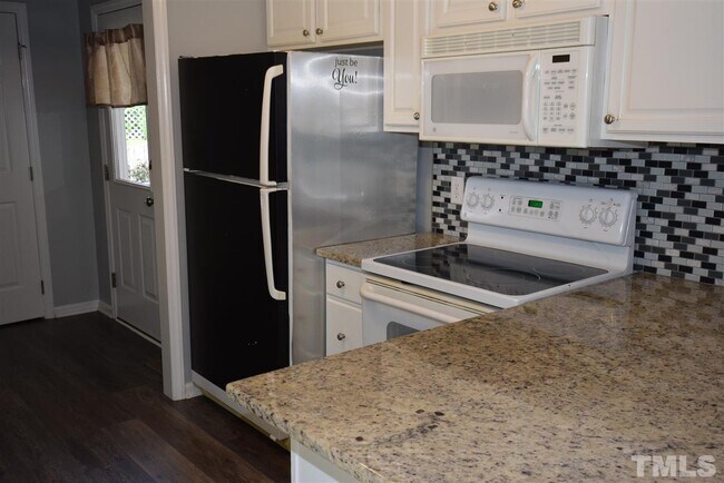 Building Photo - 138 Lily Crossing