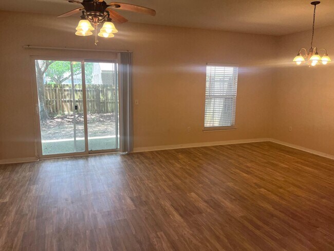 Foto del edificio - 1411 Beaver Run Rd