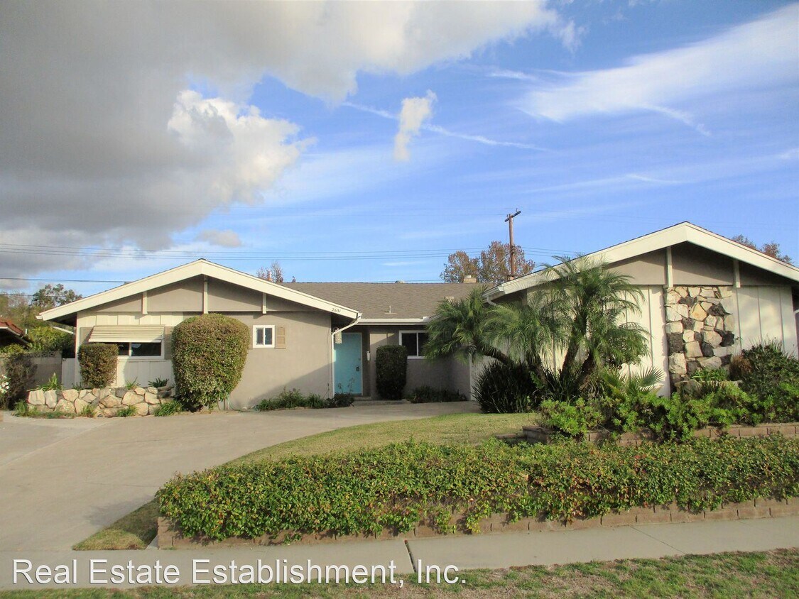 4 br, 2.5 bath House 2651 N. Fairmont Av... House Rental in Santa