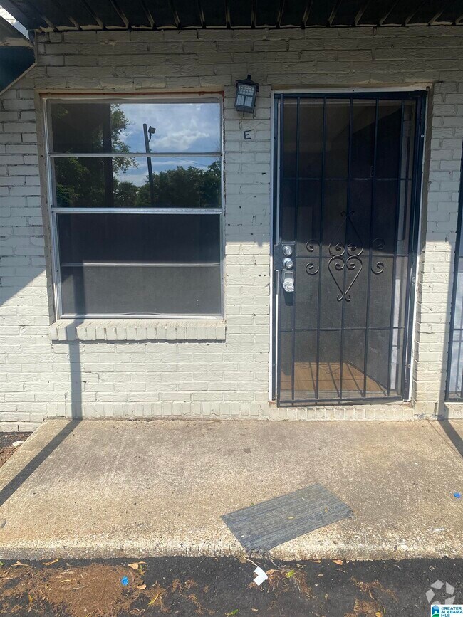 Building Photo - 712 47th St N