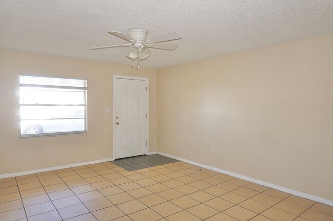 Building Photo - 2571 Elm Ave