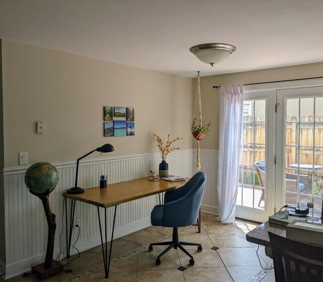 Dining area - 2043 Bronson St