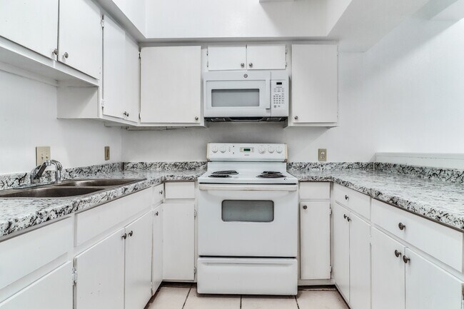 Foto del edificio - Landfair Complex