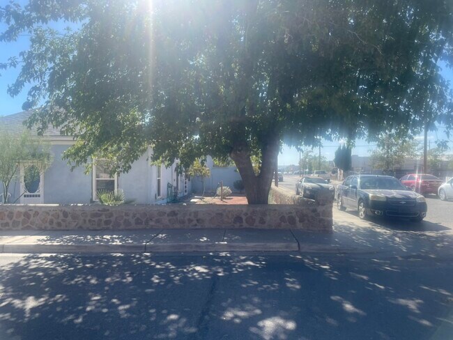 Foto del edificio - 306 S San Pedro St